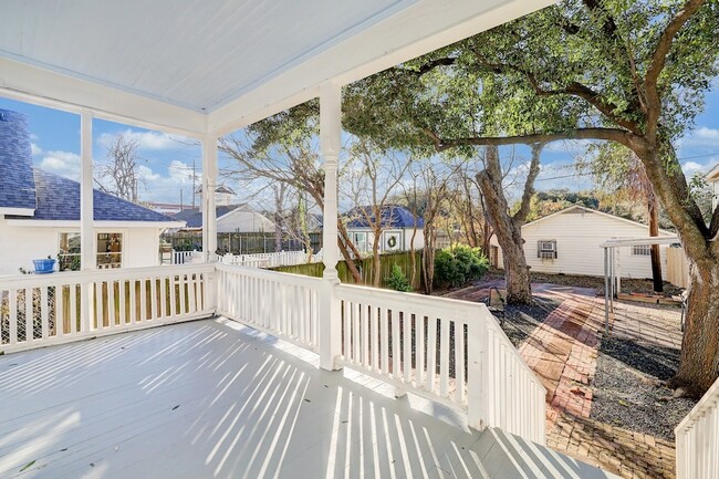 Building Photo - 1229 Heights Blvd