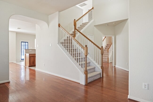 Building Photo - 29650 Legends Green Dr