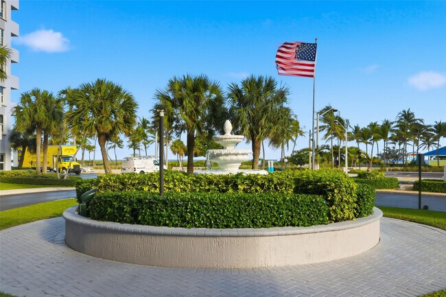 Building Photo - 405 N Ocean Blvd