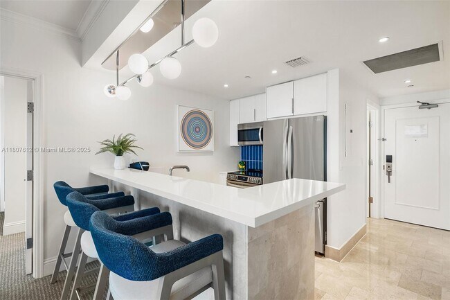 Building Photo - 4401 Collins Ave