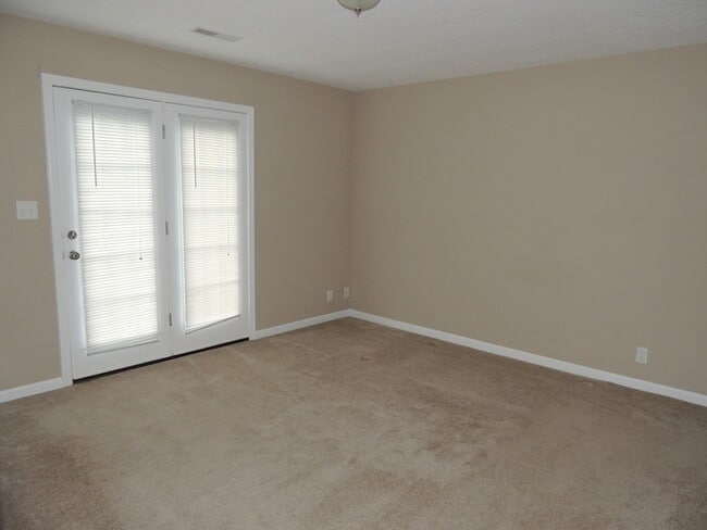 Building Photo - Stunning 3-Bed, 2-Bath Townhouse in West Knoxville