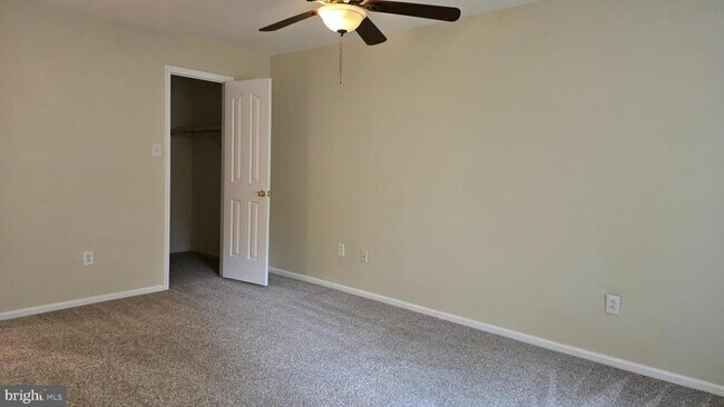 Building Photo - 208 Foxmeadow Dr