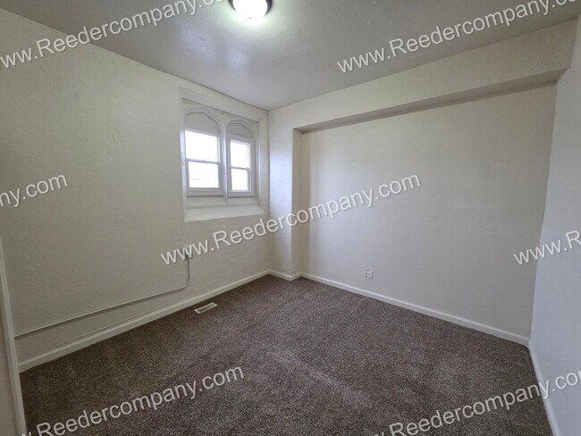 Building Photo - 4947 Northcote Ave