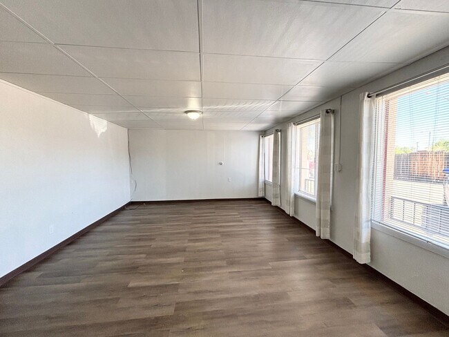 Building Photo - 208 W Abriendo Ave