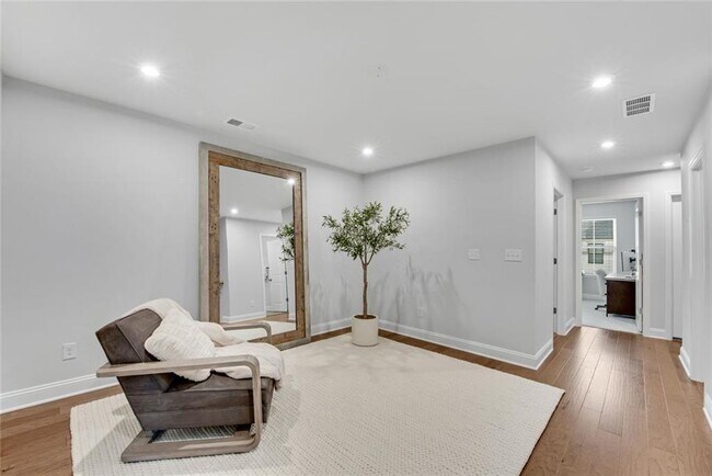 Building Photo - 400 Renwood Trl