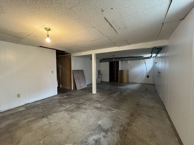 Building Photo - Three-Bedroom Home with Updated Kitchen & Vaulted Ceilings