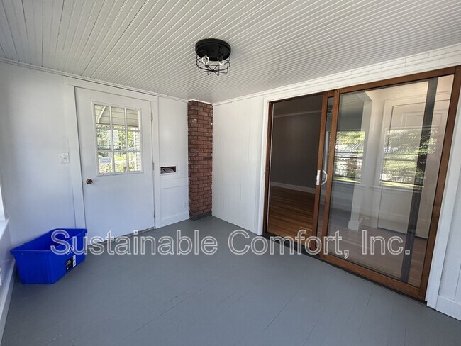 Building Photo - 85 Quinapoxet Ln