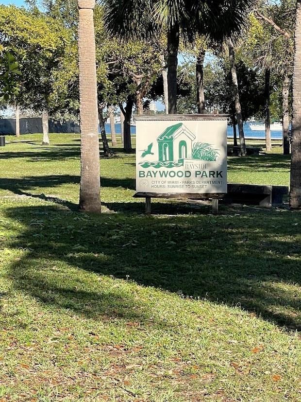 Building Photo - 811 NE 70th St