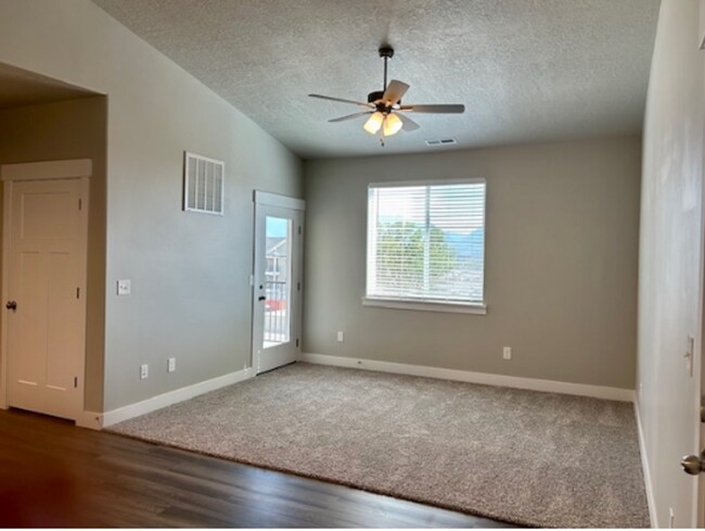 Building Photo - Modern 3-Bedroom Condo for Rent in Lehi – ...