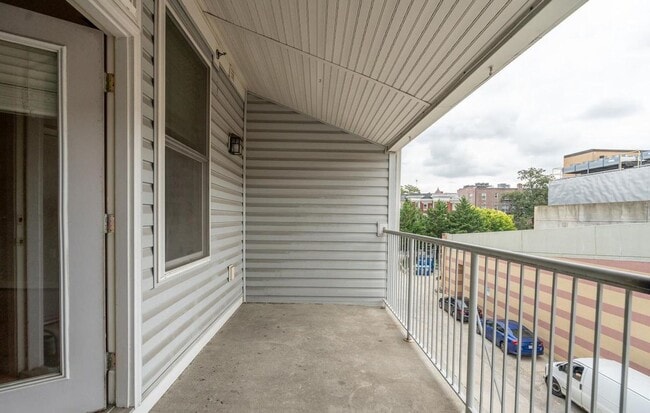 Building Photo - 1354 Monroe St NW
