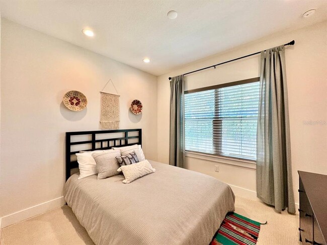 Building Photo - 3722 W Mango Ave