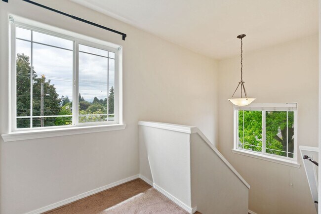Building Photo - Creston-Kenilworth Neighborhood Newer Cons...