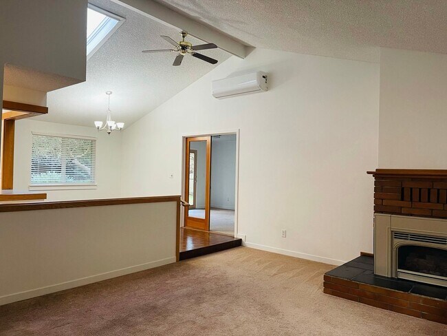 Building Photo - 10260 NE Winther Rd