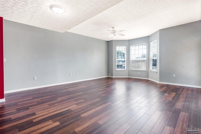 Building Photo - 13 Chatelaine Cir SE