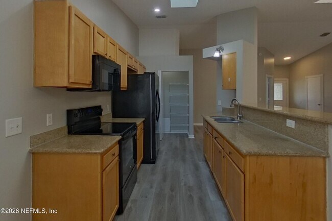 Building Photo - 12124 Roundham Ln N