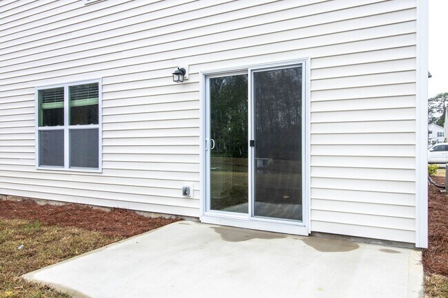 Building Photo - 495 Coconut Dr