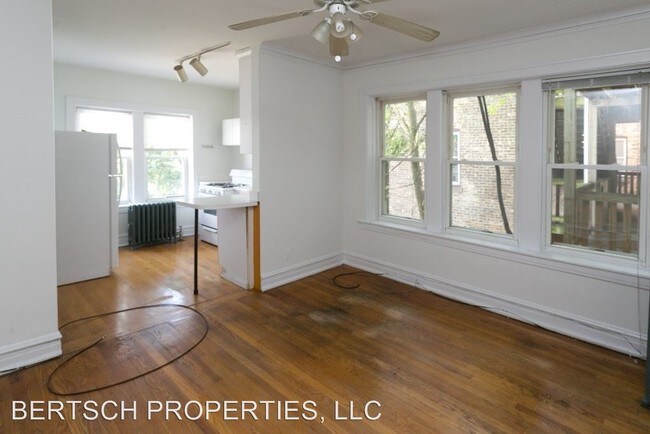 Building Photo - 4500 W Sunnyside Ave