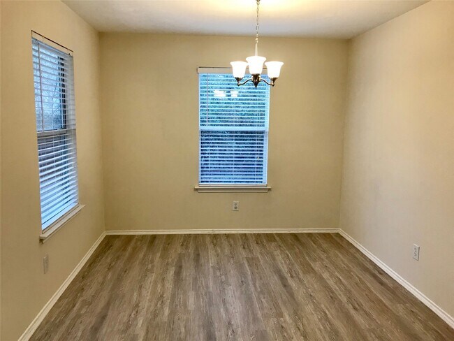 Building Photo - 115 S Vesper Bend Cir