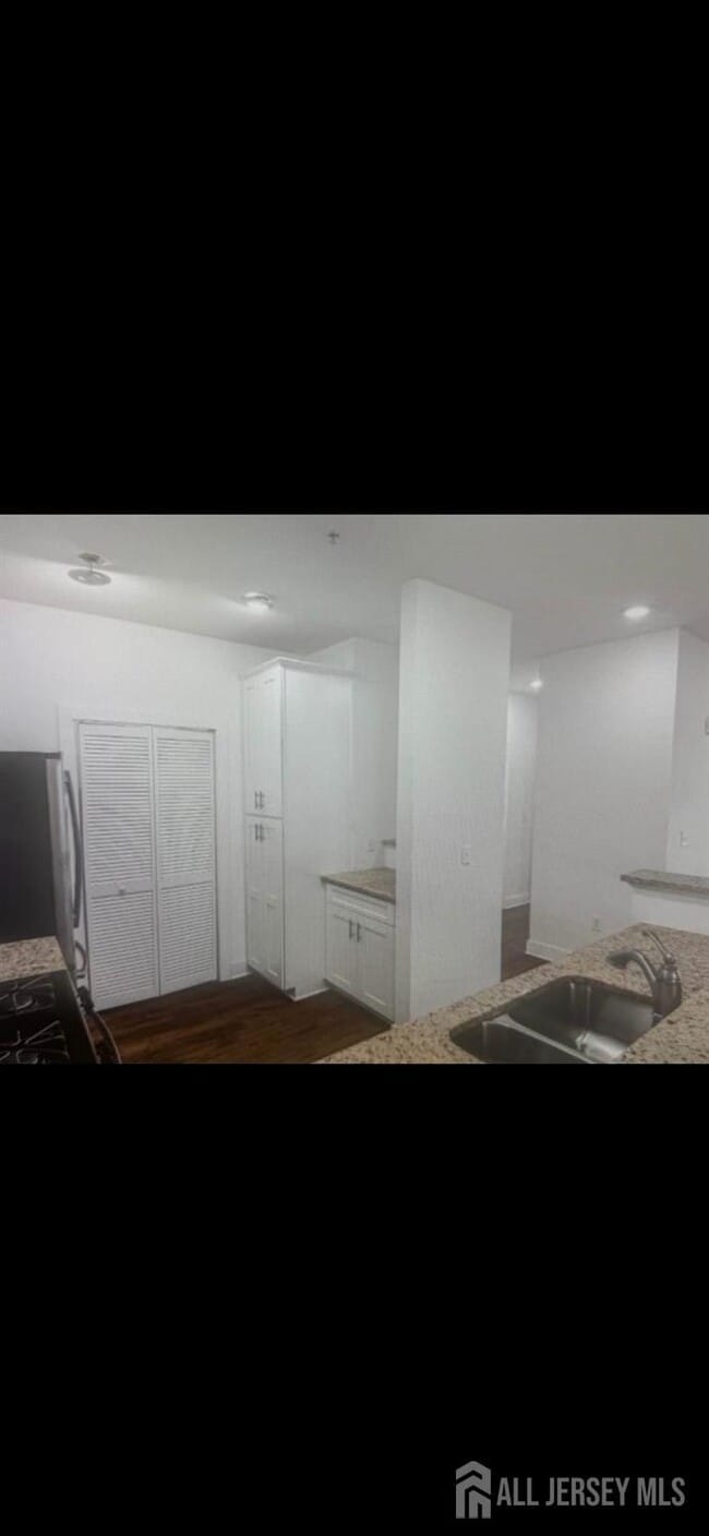 Building Photo - 714 Stiller Ln