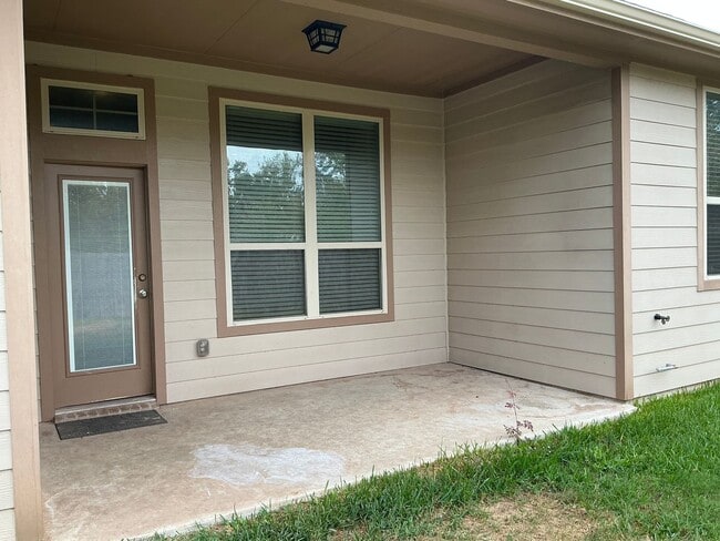 Building Photo - AVAILABLE NOW! 4-Bed 3-bath in Creek Meadows