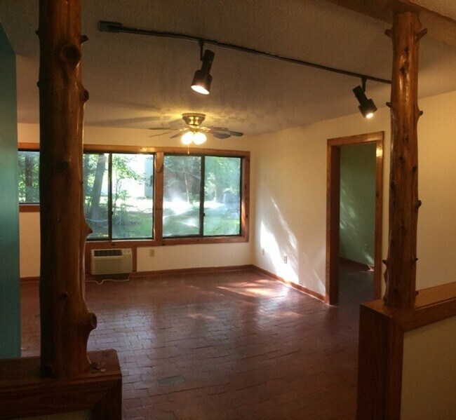 Building Photo - 106 Pleasant Dr