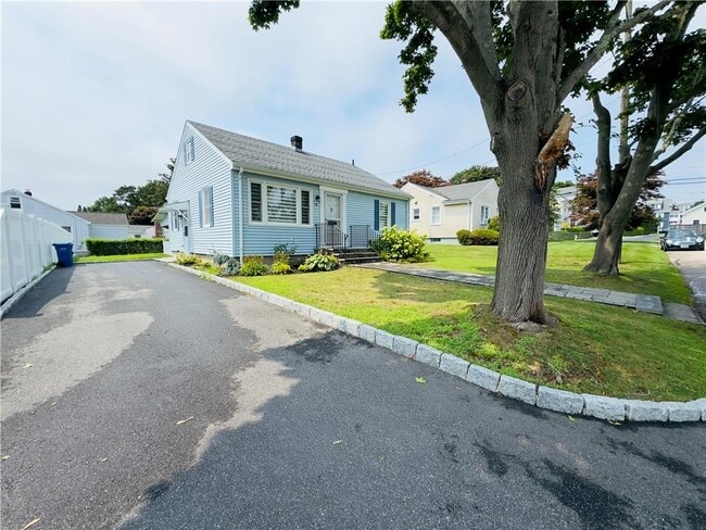 Building Photo - 5 Holten Ave