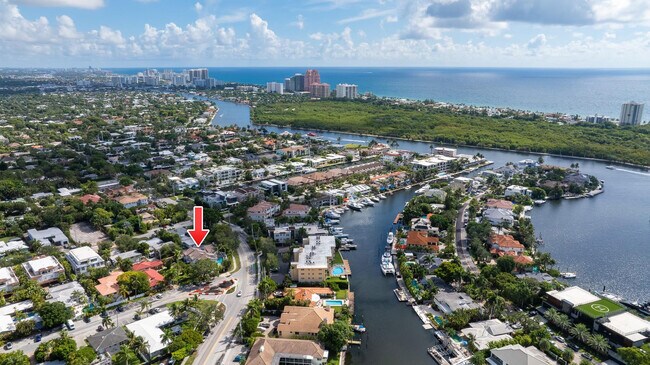 Building Photo - 1321 Bayview Dr