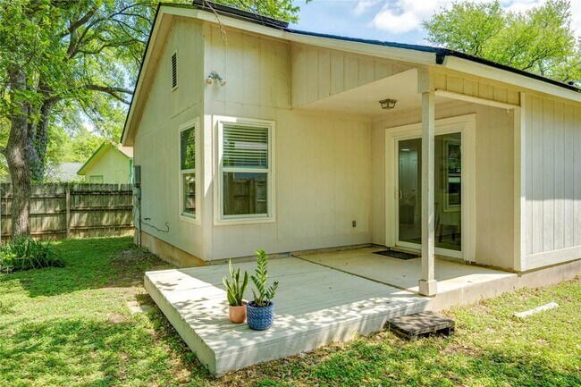 Building Photo - 12706 Heinemann Dr