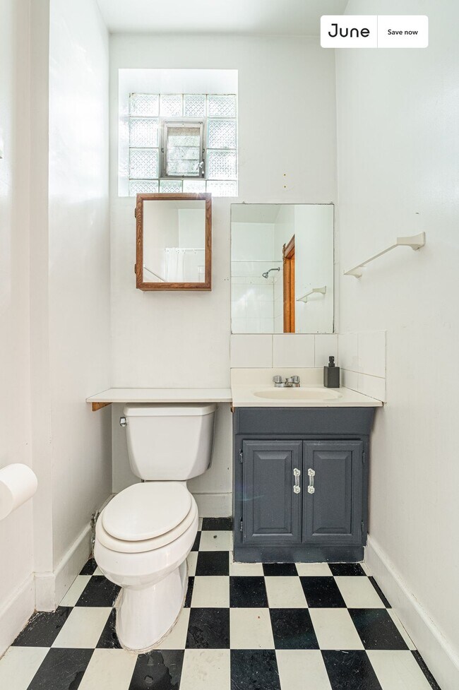 Building Photo - 3134 N Southport Ave