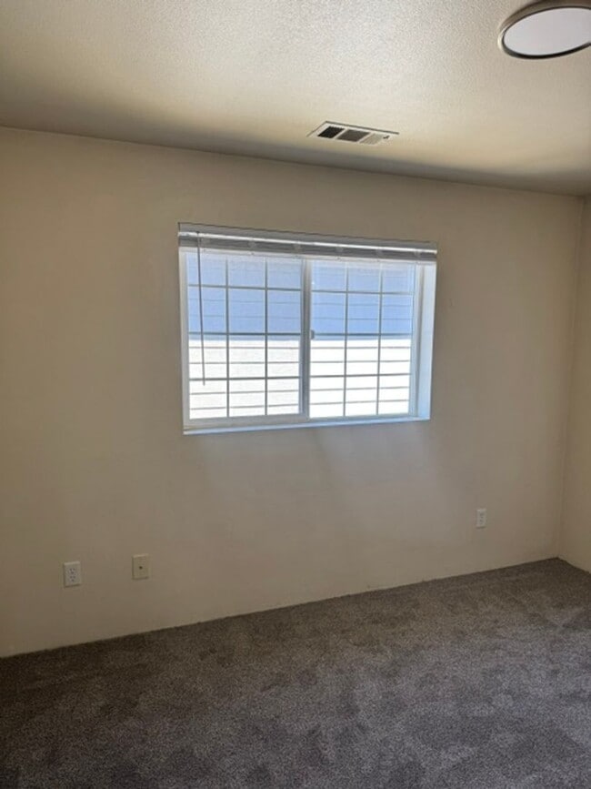 Building Photo - TOWNHOMES OF OAK COURT!!  REMODELED 2 BEDROOM