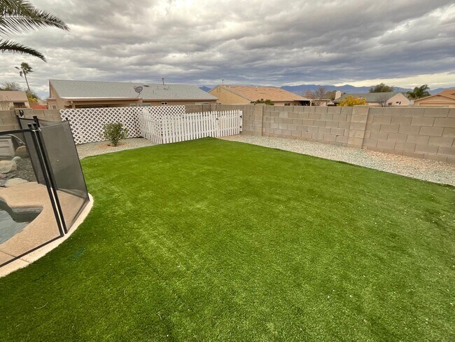 Building Photo - Pool and spa with Mountain views