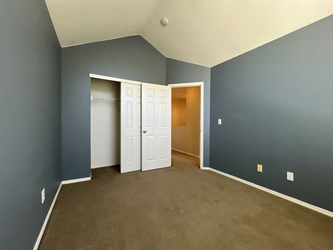 Building Photo - Spacious 3 Bedroom Home with Open Layout, Vaulted Bedrooms & Trail Access