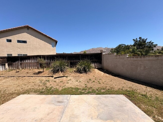 Building Photo - 4 Bed, 2.5 Bath in Riverside!