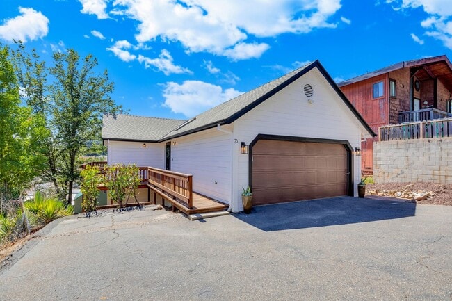 Building Photo - Charming Newly Remodeled 2 Bedroom Home in...
