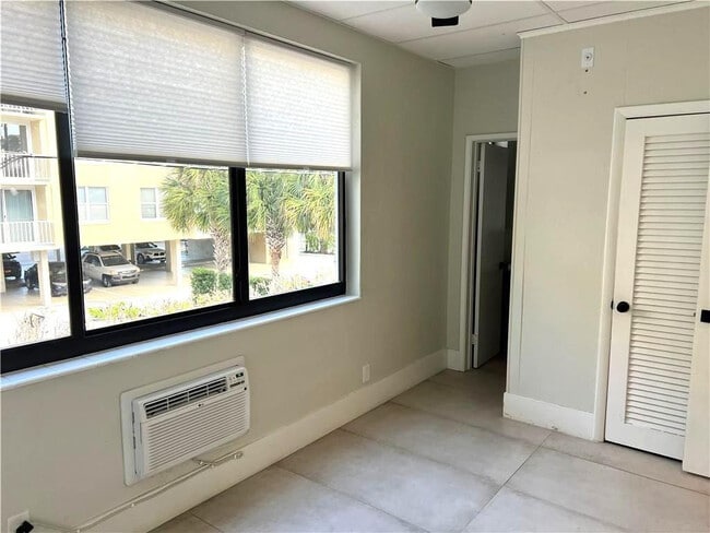 Building Photo - 1541 Cordova Rd