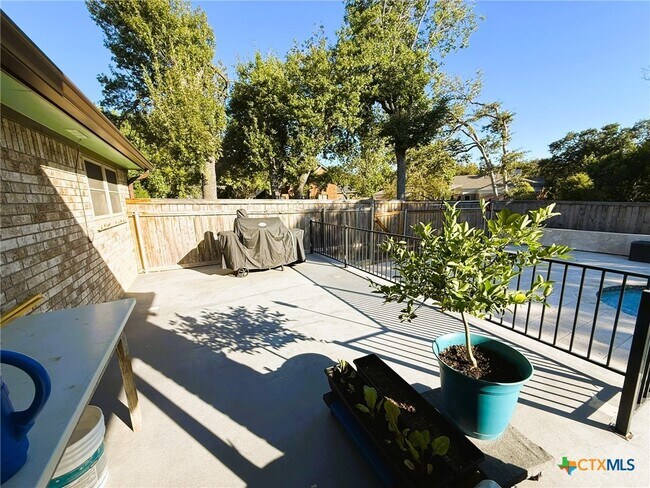 Building Photo - 3117 Kensington Ct