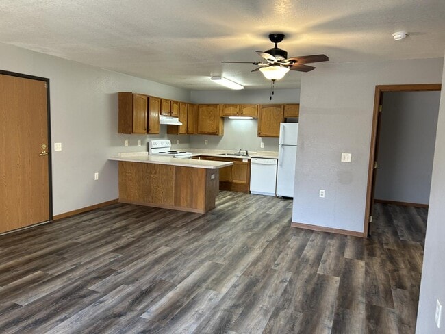 Building Photo - River Trail 901