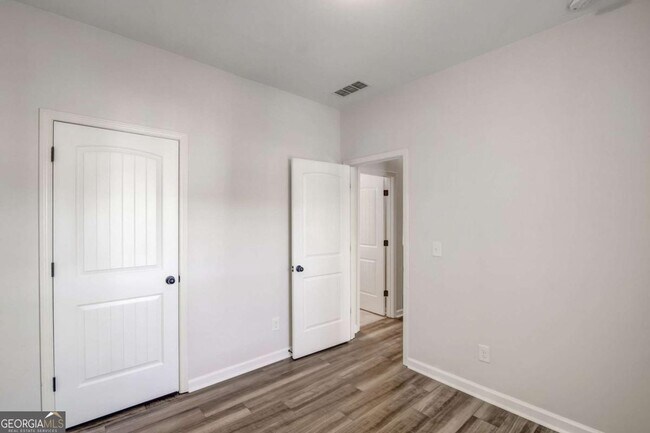 Building Photo - 544 Oakside Pl