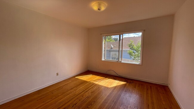 Building Photo - 1910-1910 42nd Ave