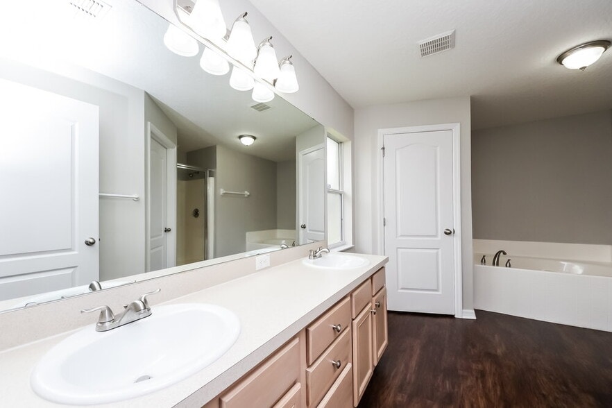Building Photo - 3623 Doe Run Dr