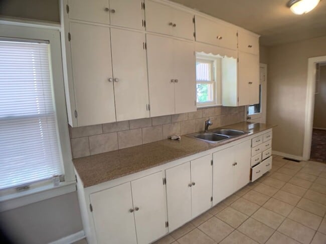 Building Photo - Huge 3 Bedroom OKC - Great Neighborhood