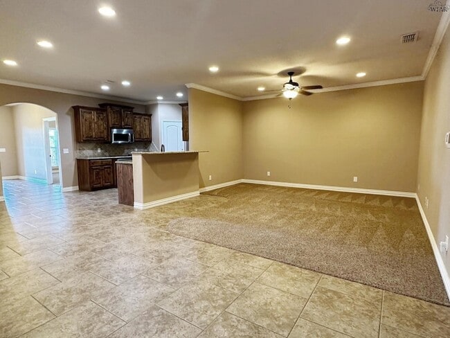Building Photo - 6018 Oakmont Dr