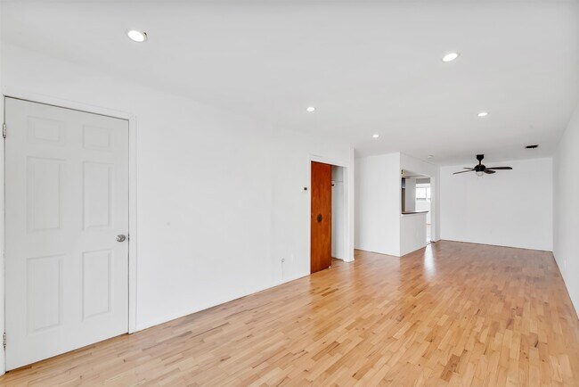 Building Photo - 30 Skyline Dr