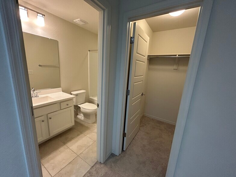 Building Photo - 8909 W Missouri Ave