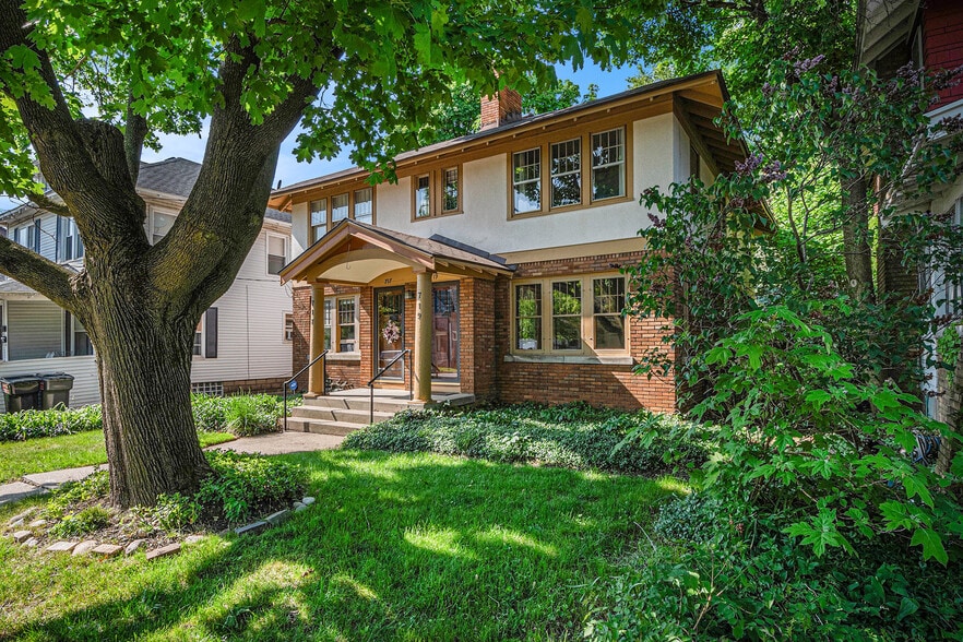 Building Photo - 719 Fulton St E