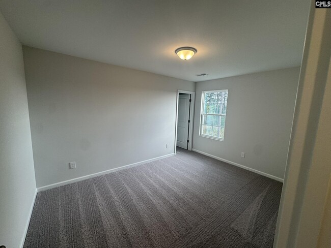 Building Photo - 3027 Hallsdale Dr