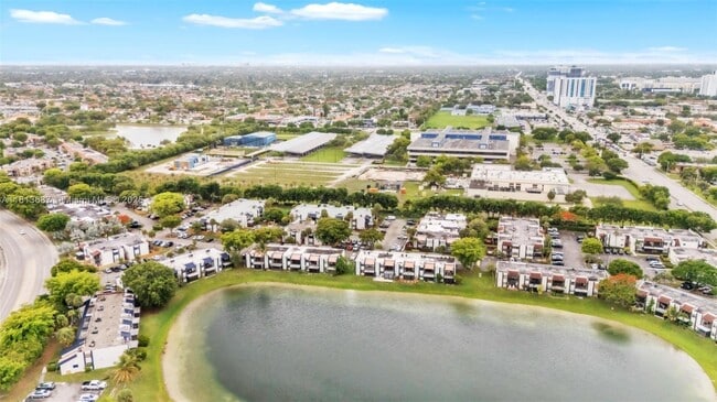 Building Photo - 500 W Park Dr