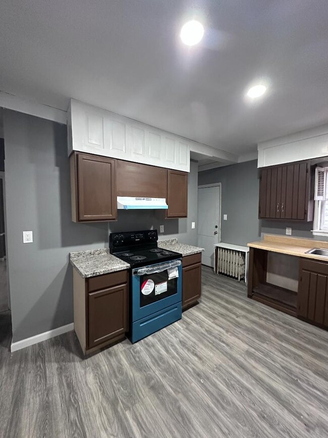 Building Photo - 81 Ashley St