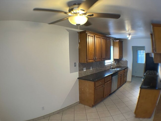 Building Photo - 3 Bedroom Home in Smokerise | Single-Level Living + Natural Light