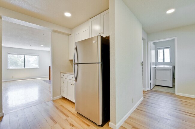Building Photo - Condo Near Cupertino High | Updated Kitche...